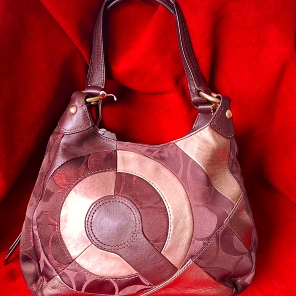 🎁 New Coach Limited Edition Signature Shoulder Bag NewExcellent Condition - Picture 4 of 12